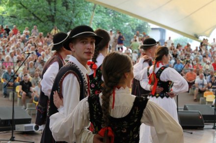 Fragment występu zespołu "Śwarni Łojce"