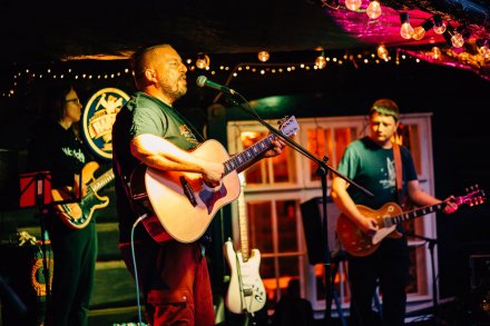 Dom o Zielonych Progach podczas koncertu na Soszowie