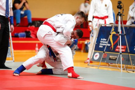 Zawodnik UKS Wisła Centrum podczas walki na macie