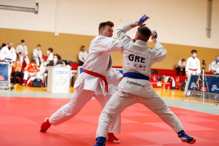 Zawodnik UKS Wisła Centrum podczas walki na macie