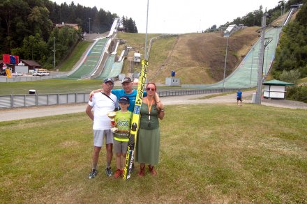 Wiślański skoczek z bliskimi