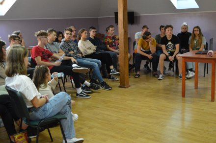 Uczestnicy projektu podczas spotkania online z  przedsiębiorcami