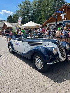 zlot zabytkowych samochodów
