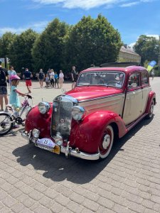 zlot zabytkowych samochodów
