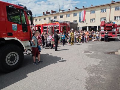 ćwiczenia podczas Dnia Strażaka