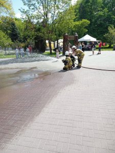 ćwiczenia podczas Dnia Strażaka