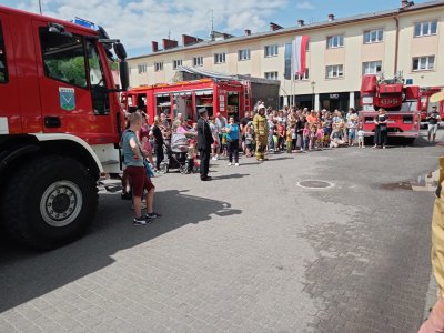 ćwiczenia podczas Dnia Strażaka