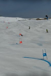 Przejazd zawodników z Wisły na międzynarodowych zawodach we Włoszech