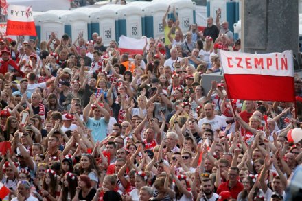 Kibice na skoczni w Malince