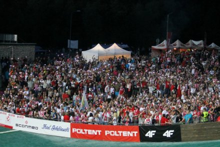 Kibice na skoczni w Malince