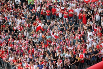 Kibice na skoczni w Malince