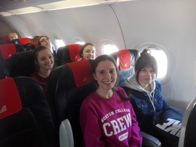 Uczniowie w samolocie