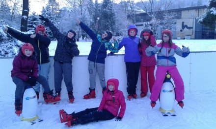 Uczniowie SP2 na lodowisku