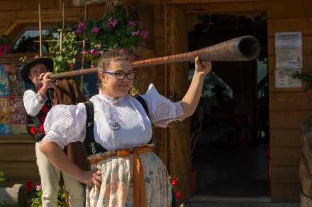 Zespół Wisła Plus rozpoczyna swój występ grą na trombicie