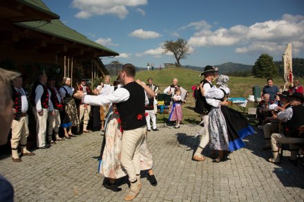 Zespół Wisła Plus w tańcu