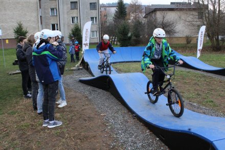 Uczestnicy zawodów na bmx