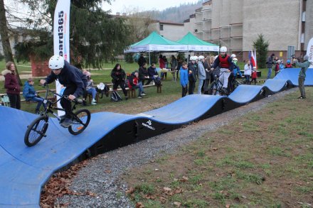 Uczestnicy zawodów na bmx