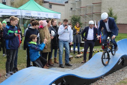 Swoich sił na rowerze bmx spróbował również starosta Jabłonkowa ing Jiří Hamrozi