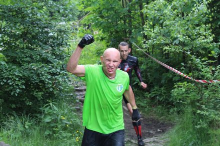 Jeden z zawodników prezentuje ducha walki