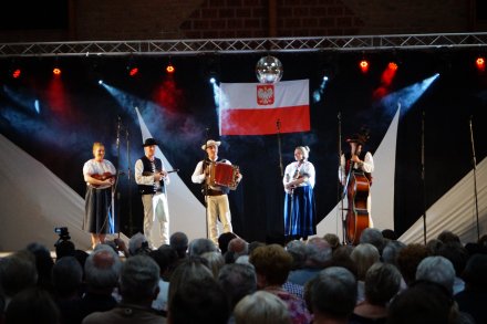Koncert kapeli góralskiej podczas jubileuszu Koła Muzycznego "Harmonia"