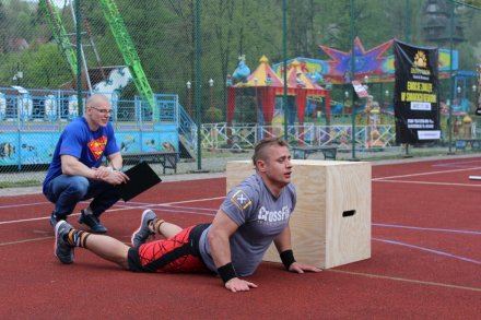 Jedno z trudnych ćwiczeń podczas wymagających zawodów