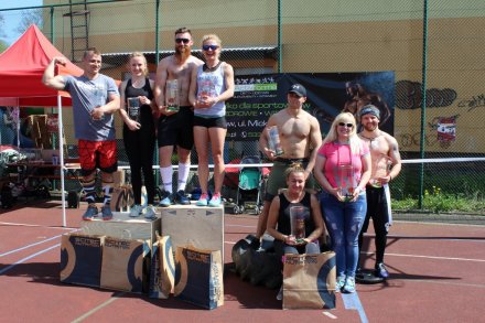 Pamiątkowe zdjęcie triumfatorów Cross Games Wisła