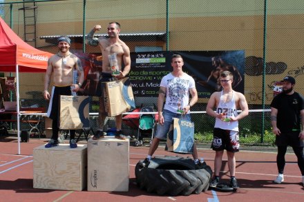 Najlepsi zawodnicy w wyciskaniu sztangi