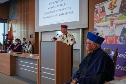 Nadanie Antoniemu Piechniczkowi tytułu doktora honoris causa katowickiej AWF