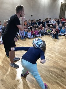 Warsztaty z Adrianem Duszakiem w wislańskich szkołach