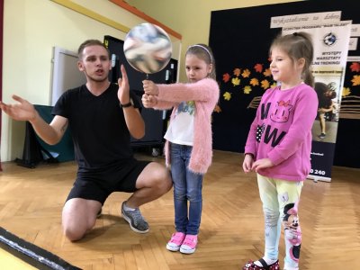 Warsztaty z Adrianem Duszakiem w wislańskich szkołach