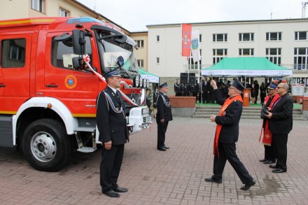 Ceremonia przekazania samochodu