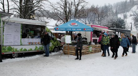 Food trucki na wiślańskim placu Hoffa