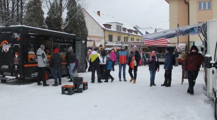 Food trucki na wiślańskim placu Hoffa
