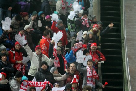 Kibice bawią się podczas konkursu