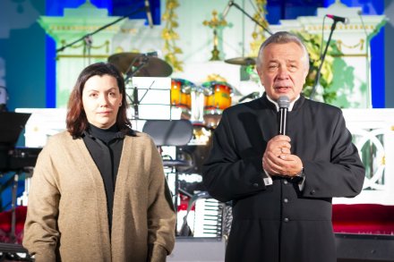 Organizatorzy i prowadzący wydarzenie: Dyrektor Wiślańskiego Centrum Kultury Katarzyna Czyż-Kaźmierczak o Pronoszcz Parafii Ewangelicko-Augsburskiej w Wiśle Centrum Ks. Radca Waldemar Szajthauer