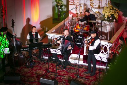 Wieczór kolęd w wykonaniu kapeli góralskiej "Beskidzcy Zbóje"