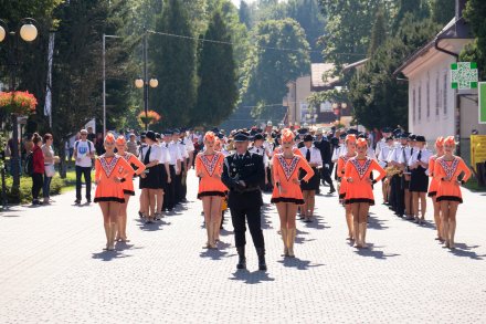 Przemarsz głównym deptakiem  / foto Jozef Poljak