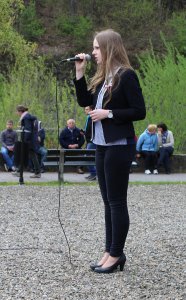 Aneta Cieślar śpiewa piosenkę Ireny Santor