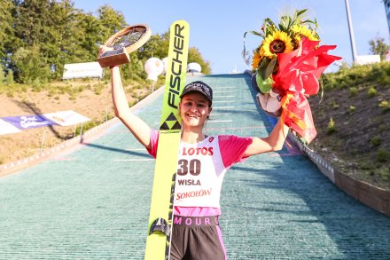 Zwyciężczyni niedzielnej rywalizacji pań Nika Kriznar /fot. Tadeusz Mieczyński/skijumping.pl
