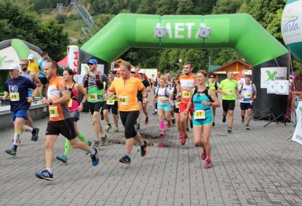 Zawodnicy ruszają na 21-kilometrową trasę