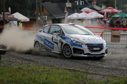 Jedna z załóg na trasie rajdu