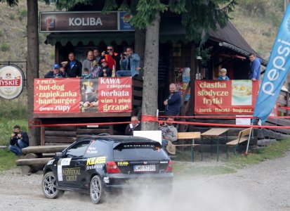 Kibice obserwują rywalizację