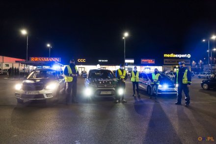 Policja podczas akcji profilaktycznej "Noś odblaski"