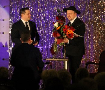 Włodarze obu miast po podpisaniu umowy