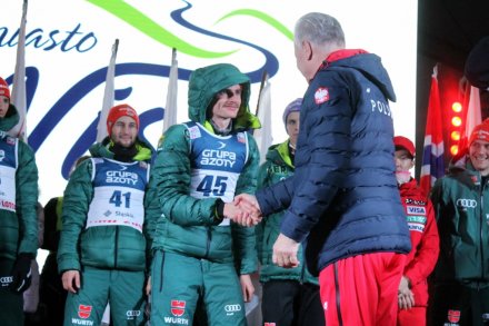 Prezes Tajner wręcza numer Ruchardowi Freitagowi