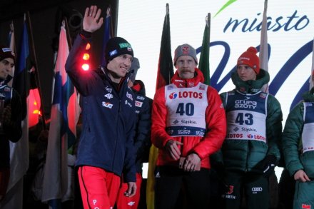 Stefan Hula pozdrawia kibiców