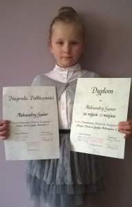 Aleksandra Gąsior z dyplomami