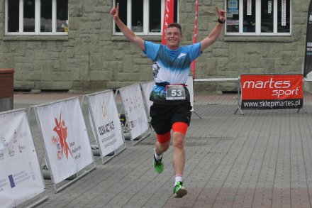 Finiszujący zwycięzca biegu