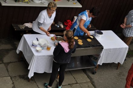 Placki z blachy to nieodłączny element pikniku