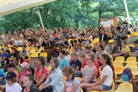 Uczniowie na widowni